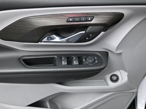 Used 2023 GMC Terrain SLT image 12