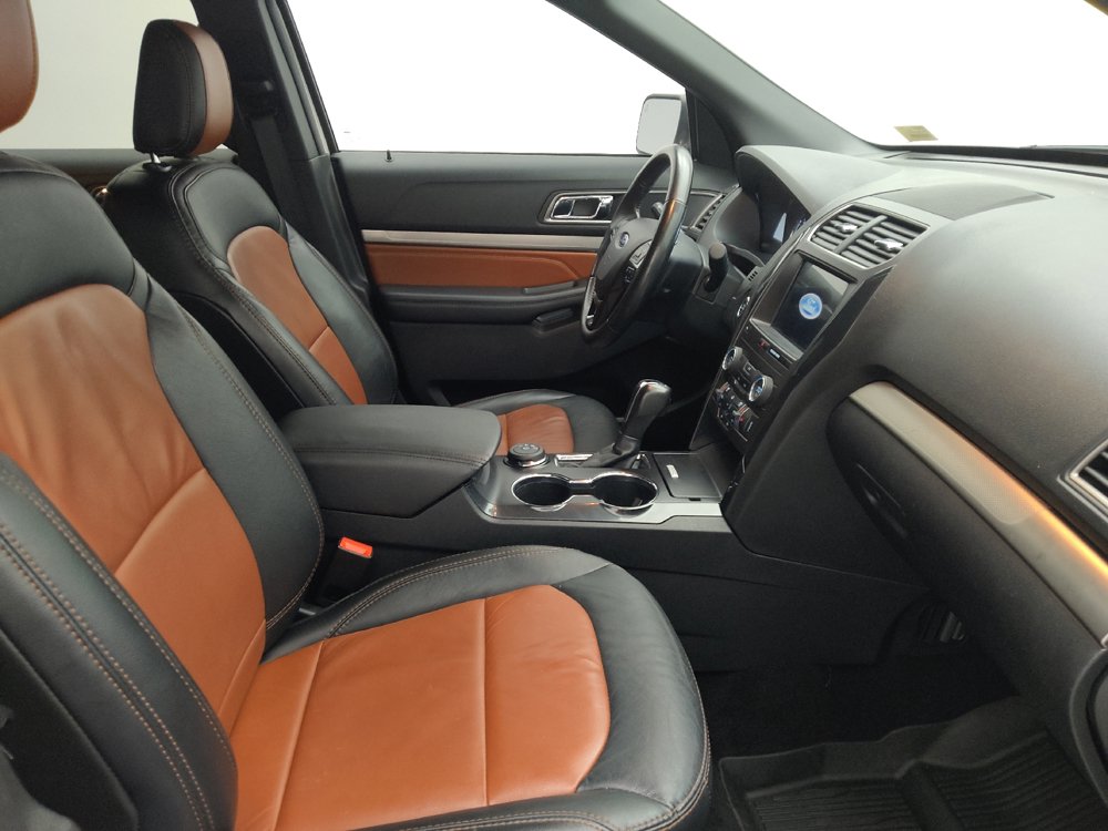Used 2019 Ford Explorer XLT w/ Equipment Group 202A AWD/4WD image 21