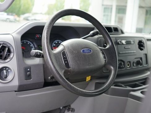 Used 2010 Ford E-150 and Econoline 150 image 2