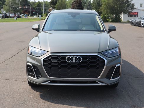 Used 2024 Audi Q5 2.0T Premium Plus w/ Premium Plus Package AWD/4WD image 3