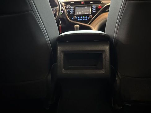Used 2018 Toyota Camry L image 16