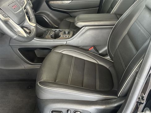 Used 2023 GMC Acadia Denali w/ Black Diamond Edition image 11