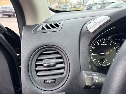 Used 2016 Nissan Pathfinder S image 28