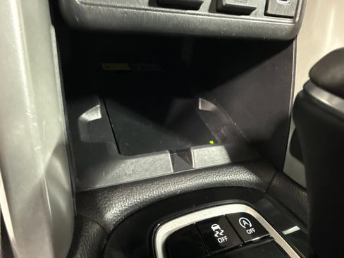 Used 2025 Toyota Corolla Cross XLE FWD image 25