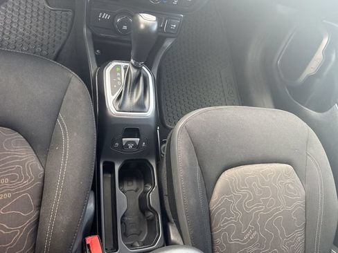 Used 2023 Jeep Renegade Latitude AWD/4WD image 11