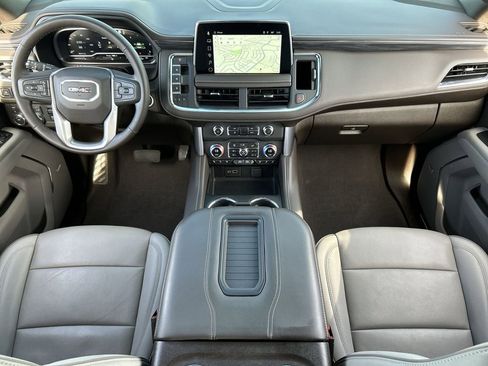 Used 2023 GMC Yukon XL SLT w/ SLT Luxury Package image 20