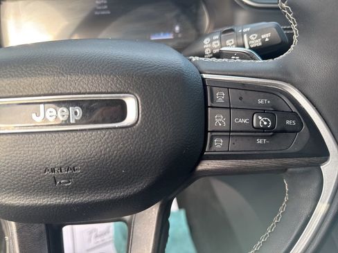 Used 2023 Jeep Grand Cherokee Limited image 25