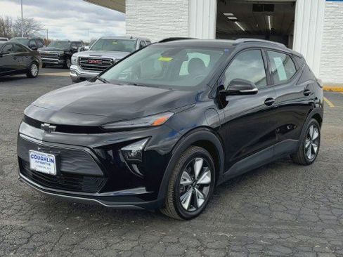 Certified 2022 Chevrolet Bolt EUV LT w/ Convenience Package image 4