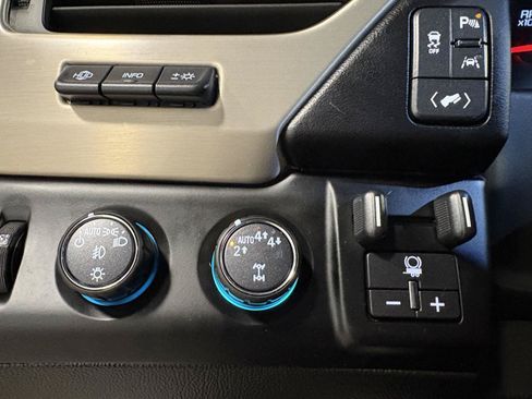 Used 2018 GMC Yukon Denali AWD/4WD image 16