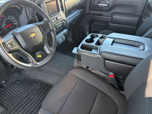 Used 2022 Chevrolet Silverado 2500 Custom w/ Custom Convenience Package image 5
