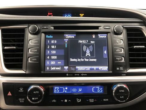 Used 2019 Toyota Highlander XLE AWD/4WD image 20