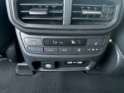 Used 2023 Honda Pilot Elite image 13