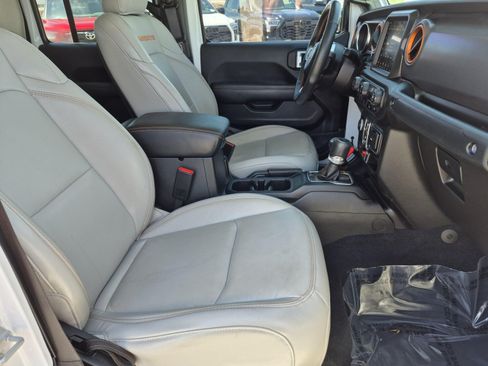 Used 2023 Jeep Gladiator Mojave AWD/4WD image 22