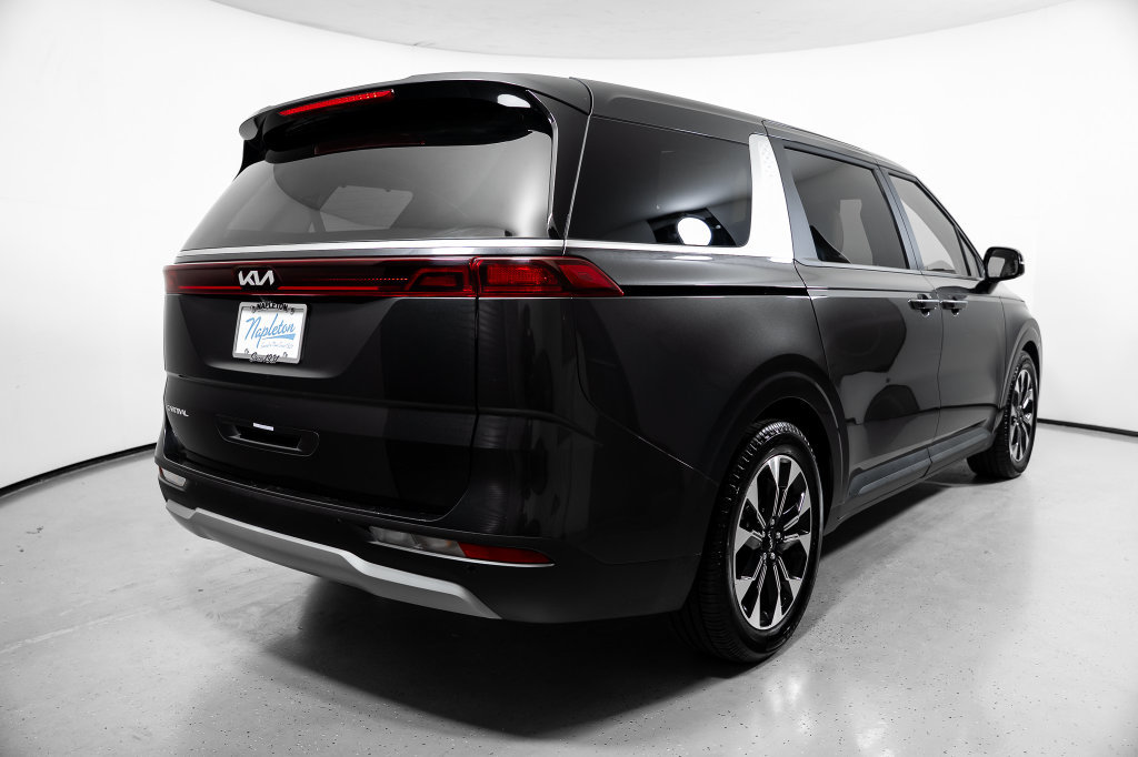 Used 2024 Kia Carnival EX FWD image 8