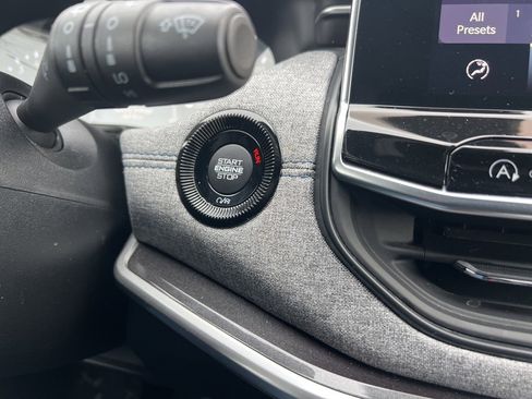 Used 2023 Jeep Compass Latitude w/ Convenience Group image 15