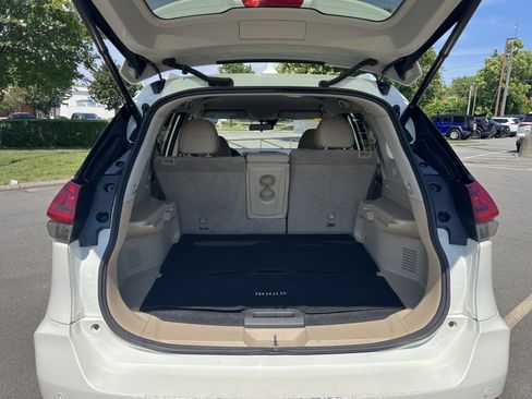 Used 2019 Nissan Rogue SV w/ Premium Package AWD/4WD image 15