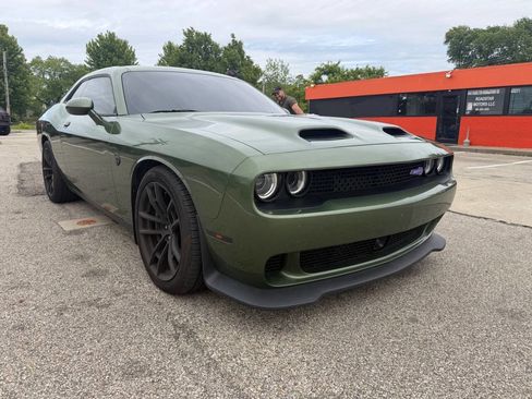 Used 2023 Dodge Challenger SRT Hellcat w/ Driver Convenience Group RWD image 3