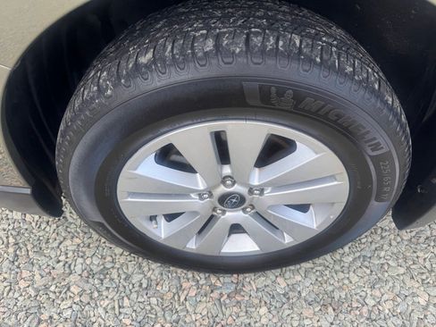 Used 2017 Subaru Outback 2.5i Premium AWD/4WD image 7