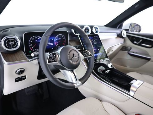 Used 2026 Mercedes-Benz GLC 300 4MATIC image 38
