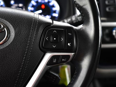 Used 2017 Toyota Highlander Plus image 28