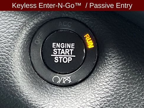 Used 2017 Jeep Cherokee Overland image 10