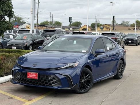Used 2026 Toyota Camry SE image 2