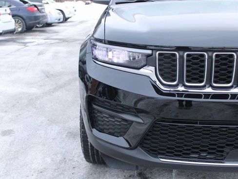 Used 2025 Jeep Grand Cherokee Laredo w/ Luxury Tech Group I image 40