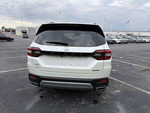 Used 2023 Honda Pilot Touring image 7