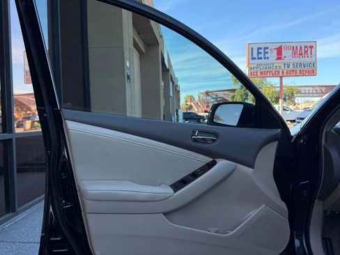 Used 2011 Nissan Altima 3.5 SR w/ 3.5SR Premium Pkg image 9