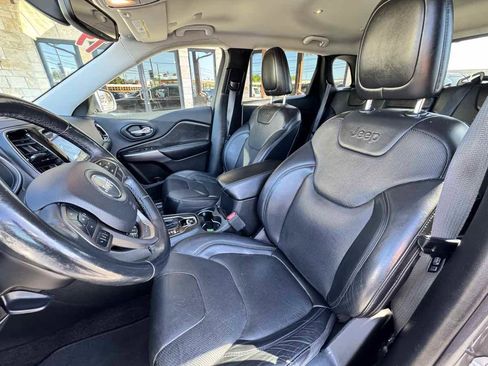 Used 2019 Jeep Cherokee Limited image 8