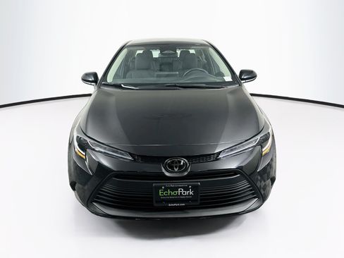 Used 2025 Toyota Corolla LE FWD image 2