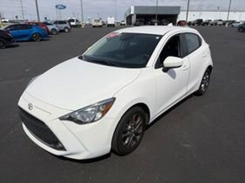 Used 2020 Toyota Yaris LE image 2