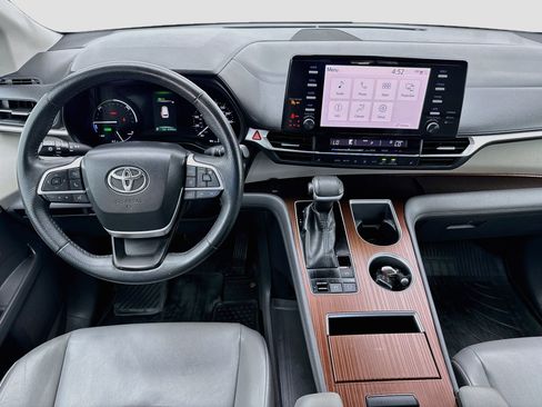 Used 2022 Toyota Sienna XLE AWD/4WD image 15