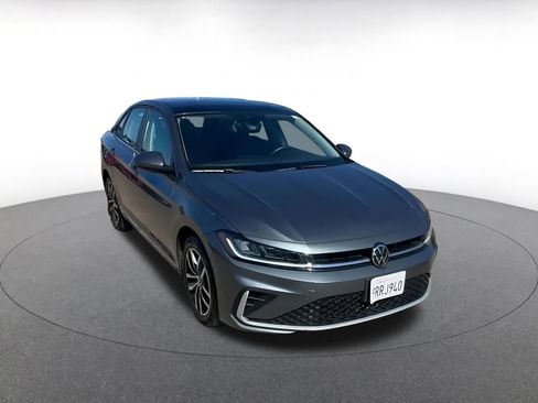 Used 2025 Volkswagen Jetta SE image 3