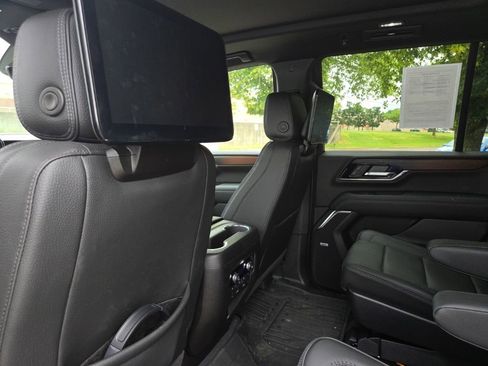 Used 2026 GMC Yukon Denali w/ Denali Reserve Package AWD/4WD image 13