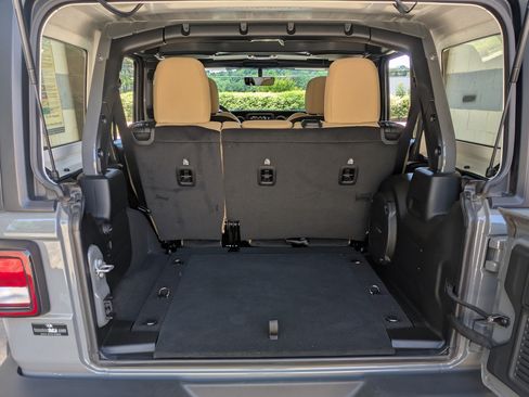 Used 2023 Jeep Wrangler Unlimited Sport AWD/4WD image 18