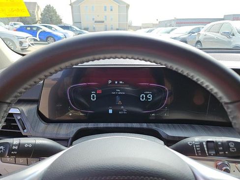 Used 2024 Kia Telluride EX w/ EX Captain's Chair Package image 16