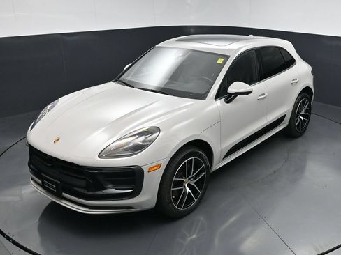 Used 2025 Porsche Macan AWD/4WD image 14