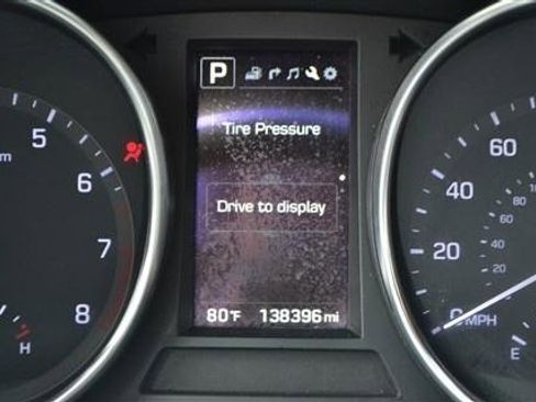 Used 2017 Hyundai Santa Fe Limited w/ Cargo Package AWD/4WD image 14