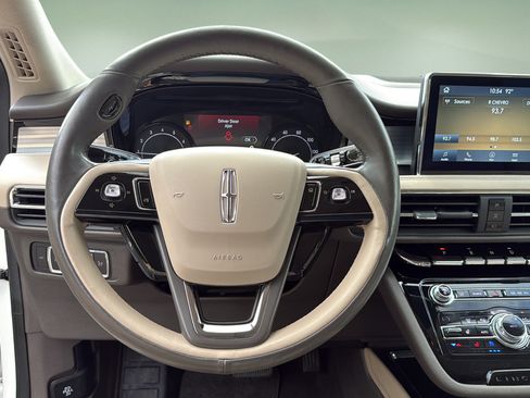 Used 2020 Lincoln Corsair AWD w/ Premium Package image 22