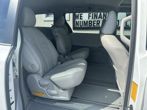 Used 2012 Toyota Sienna XLE FWD image 26