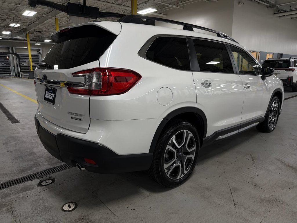 Used 2025 Subaru Ascent Touring AWD/4WD image 8