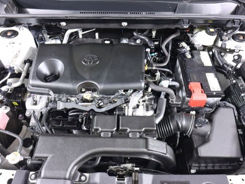Used 2021 Toyota RAV4 LE AWD/4WD image 39