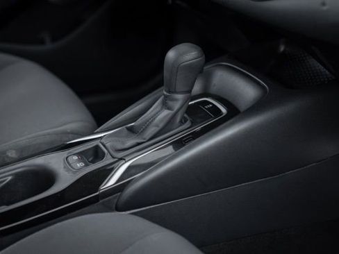 Used 2021 Toyota Corolla LE image 30