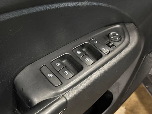 Certified 2023 Hyundai Venue Limited w/ Cargo Package image 27