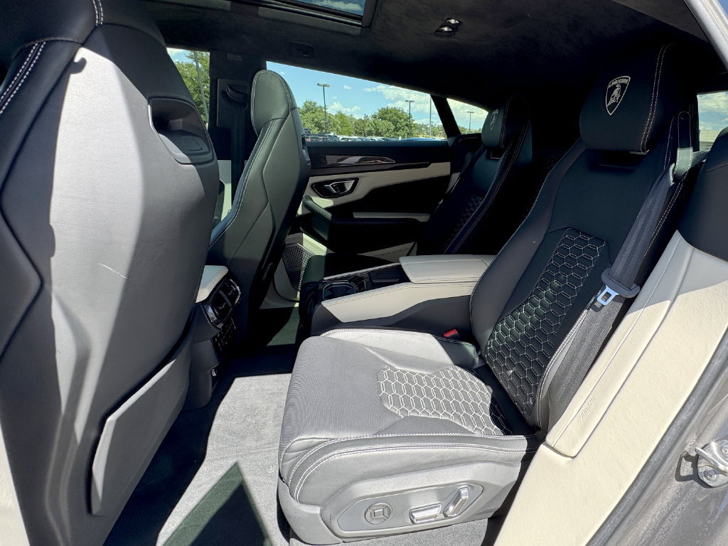 Used 2021 Lamborghini Urus AWD/4WD image 38