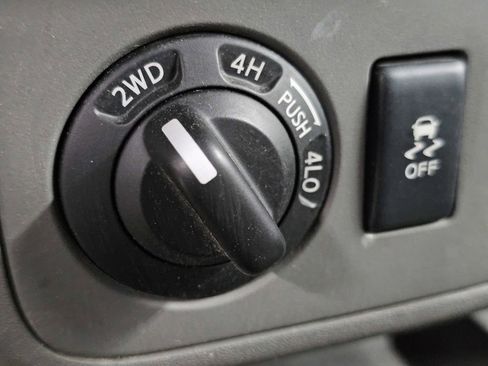 Used 2015 Nissan Frontier SV image 18