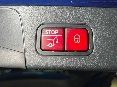 Used 2025 Mercedes-Benz GLB 250 4MATIC image 16