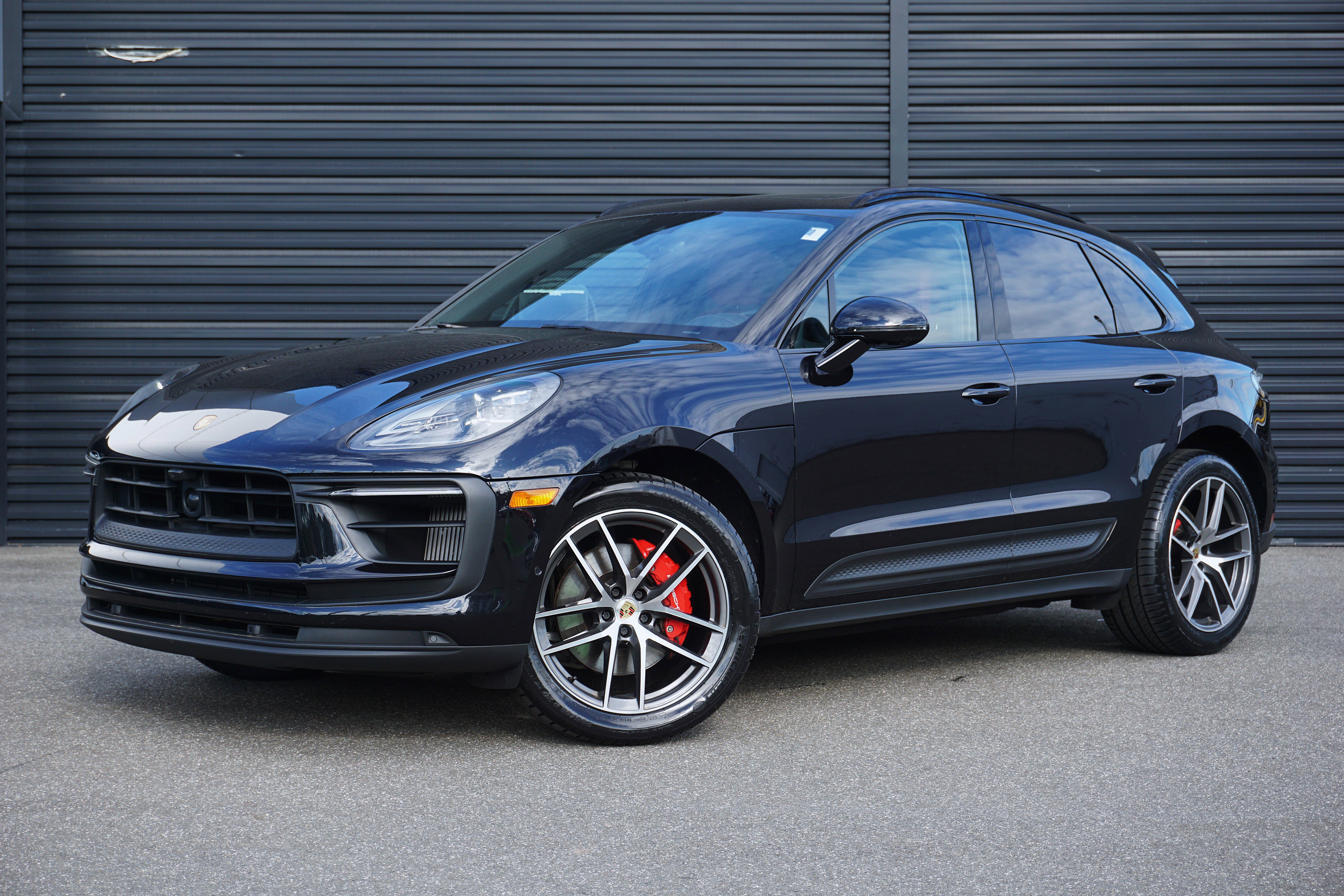 Certified 2023 Porsche Macan S AWD/4WD image 1