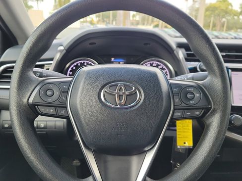 Used 2018 Toyota Camry SE image 14